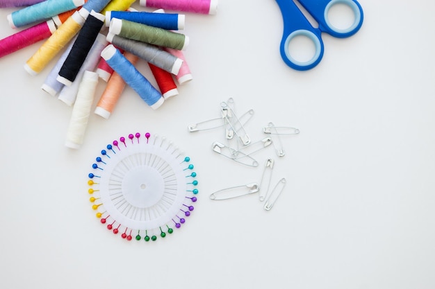 materiały do haftu i igły